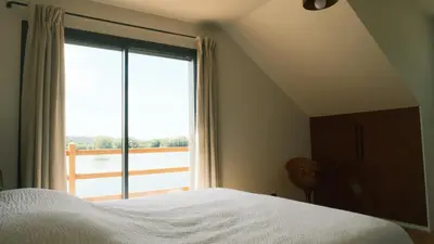 Un ou plusieurs lits dans un hébergement de l'établissement Maison Canadienne au bord du lac