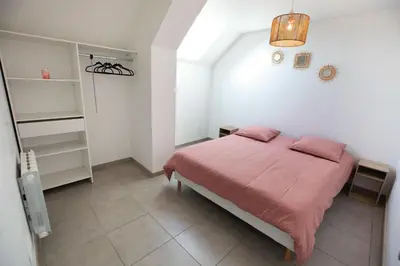 Un ou plusieurs lits dans un hébergement de l'établissement Appartement spacieux et lumineux