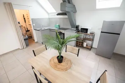 Cuisine ou kitchenette dans l'établissement Appartement spacieux et lumineux