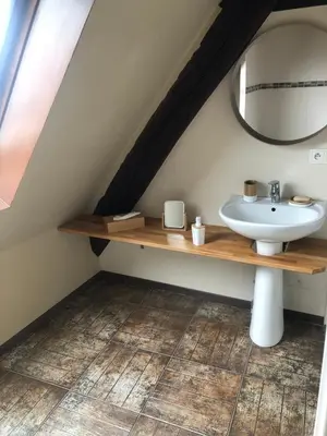 Salle de bains dans l'établissement Les Rives de Vernon, duplex entre bords de Seine & centre ville