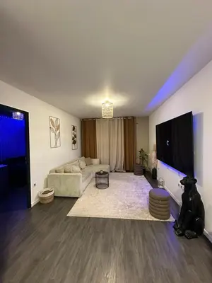 Télévision ou salle de divertissement dans l'établissement Appartement luxueux avec jacuzzi Cergy gare