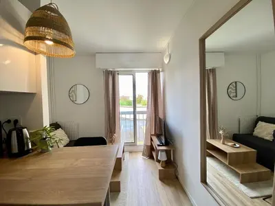 Coin salon dans l'établissement Urban Ecrin fully equipped studio 5 min from station