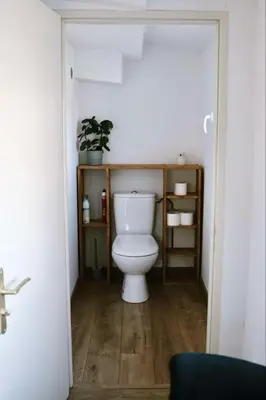 Salle de bains dans l'établissement Chambre indépendante avec salle de bain et toilettes