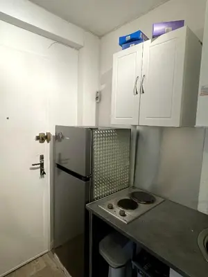 Cuisine ou kitchenette dans l'établissement Cozy Furnished Studio near Paris, Quiet & Well-Located in Taverny