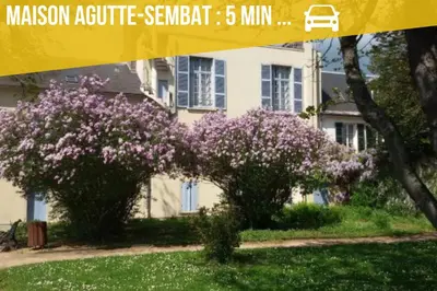 Jardin de l'établissement LA MURAILLE DE CHINE - Self Checkin Automatique - Netflix - 15 Min de Giverny