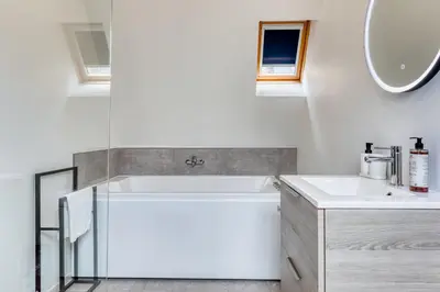 Salle de bains dans l'établissement Eveil 4 le refuge lumière sous les toits de Rouen