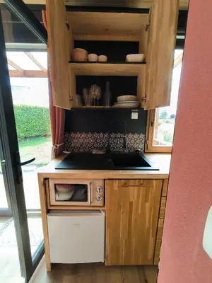 Cuisine ou kitchenette dans l'établissement La Mini Éole - Séjour insolite entre Rouen et Dieppe