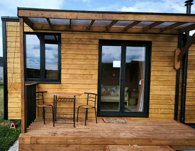 Balcon ou terrasse dans l'établissement La Mini Éole - Séjour insolite entre Rouen et Dieppe