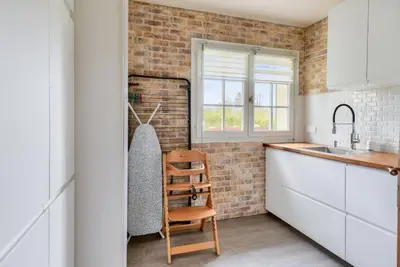 Cuisine ou kitchenette dans l'établissement Charming countryside home near Rouen with pool