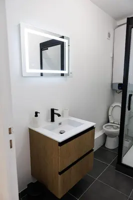 Salle de bains dans l'établissement Le Soleil Cormeillais