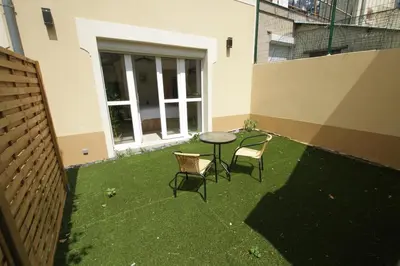 Jardin de l'établissement 2-Appartement RDC 28 m2 avec Jardin