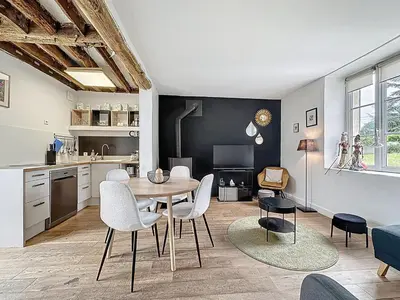 Cuisine ou kitchenette dans l'établissement pleasant old and comfortable little house