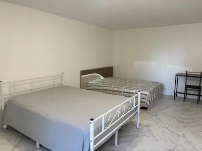 Un ou plusieurs lits dans un hébergement de l'établissement Charmant appartement moderne