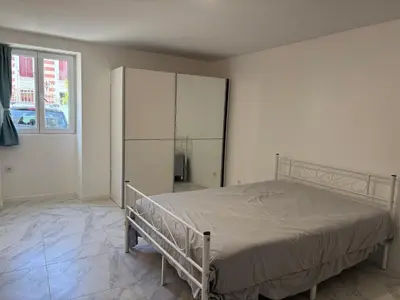 Un ou plusieurs lits dans un hébergement de l'établissement Charmant appartement moderne