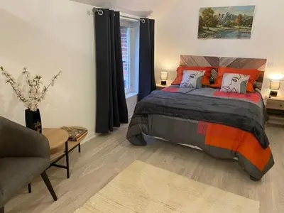 Un ou plusieurs lits dans un hébergement de l'établissement gite 4 chambres avec salle de douche et WC privative