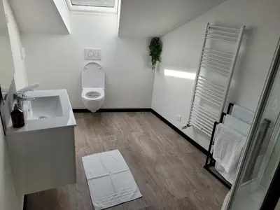 Salle de bains dans l'établissement La cour Royale