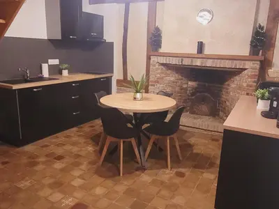 Cuisine ou kitchenette dans l'établissement La cour Royale