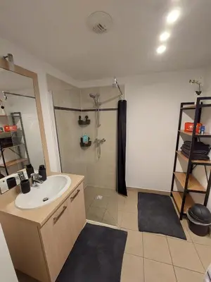 Cuisine ou kitchenette dans l'établissement Cosy Home 4 - Spacieux studio avec parking - 30 min Paris