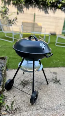 Barbecue disponible mis à disposition des clients de l'appartement