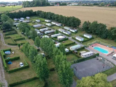 Piscine de l'établissement Chalet 2 Chambres pour 5 Personnes avec Terrasse - API-1-52-537 ou située à proximité
