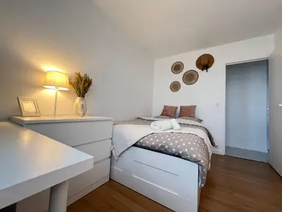 Un ou plusieurs lits dans un hébergement de l'établissement Jolie Chambre Confortable