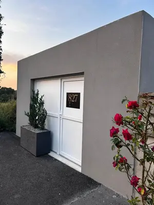 Jardin de l'établissement Love room, Le 827