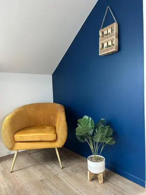 Coin salon dans l'établissement La bulle colorée