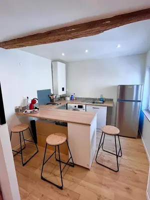 Cuisine ou kitchenette dans l'établissement charmant duplex cosy et lumineux