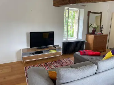 Télévision ou salle de divertissement dans l'établissement Idyllic holidays at Domaine de la Biche