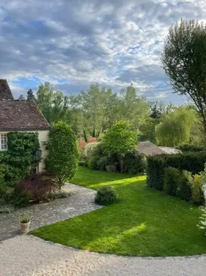 Jardin de l'établissement Idyllic holidays at Domaine de la Biche