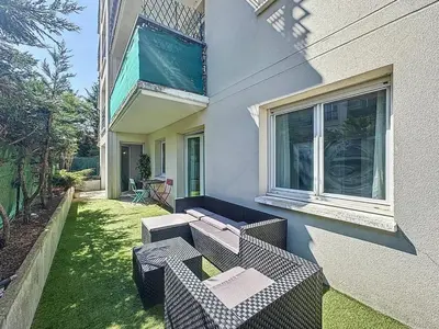 Jardin de l'établissement Apt 5p standing - Paris Cergy pontoise