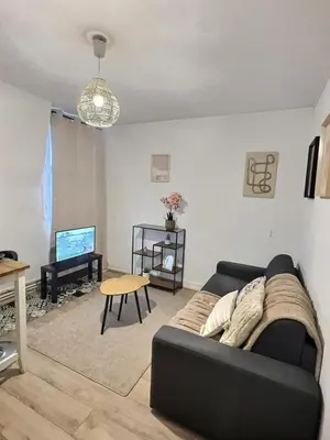 Coin salon dans l'établissement Superbe studio Cosy pour une ESCAPADE au Coeur de Senlis-Idéal pour Couples Voyageurs & Professionnels