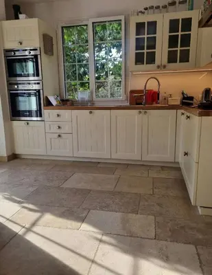 Cuisine ou kitchenette dans l'établissement Maisonvexin