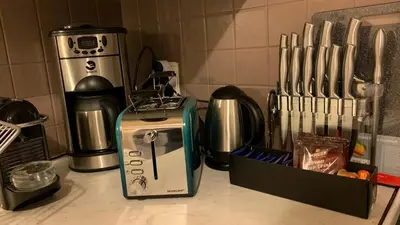 Cuisine ou kitchenette dans l'établissement Quiet in Poissy city center for work or family stay