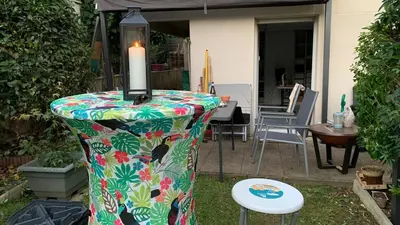 Jardin de l'établissement Quiet in Poissy city center for work or family stay