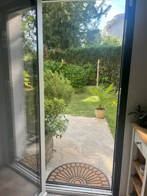 Jardin de l'établissement Between city and countryside