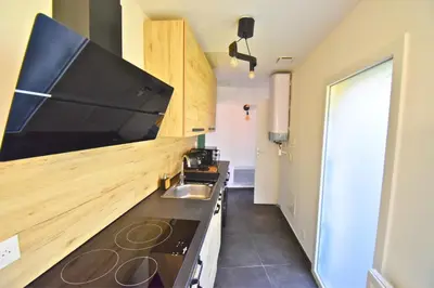 Cuisine ou kitchenette dans l'établissement Le Jardin Suspendu