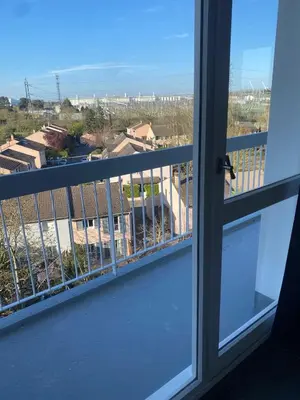 Balcon ou terrasse dans l'établissement Appart 2 chambres Cergy, dernier étage ascenseur