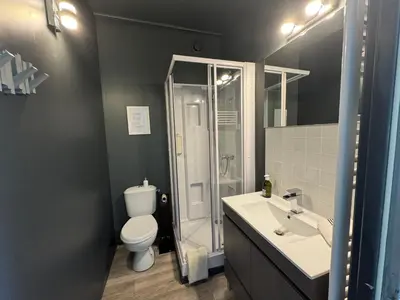 Salle de bains dans l'établissement Le studio du Clos du Bourgage