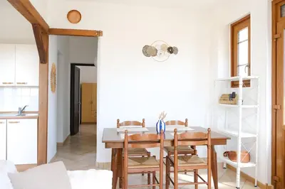 Cuisine ou kitchenette dans l'établissement Les Géraniums vue mer - 4 personnes