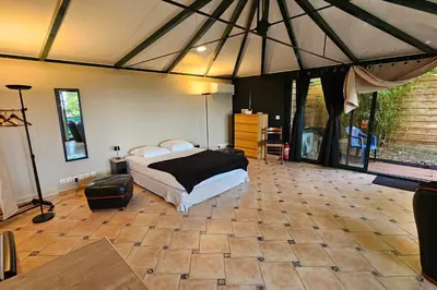 Un ou plusieurs lits dans un hébergement de l'établissement Beautiful loft for 2 with lovely terrace in a quiet location