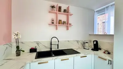 Cuisine ou kitchenette dans l'établissement Maison design 11 pers -Terrasse -Netflix -Confort