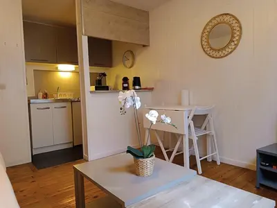 Cuisine ou kitchenette dans l'établissement Hypercenter apartment
