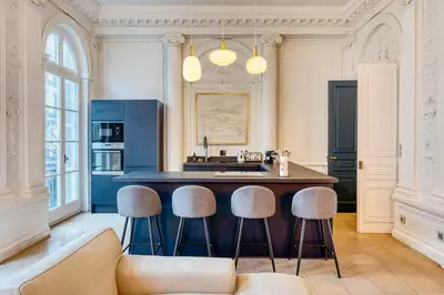 Cuisine ou kitchenette dans l'établissement Le Jeanne d'Arc magnifique F3 de style haussmannien !