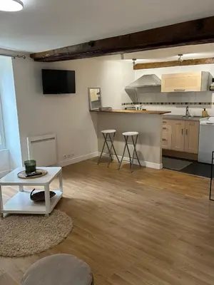 Cuisine ou kitchenette dans l'établissement Le Grand Studio De Septeuil 27m2