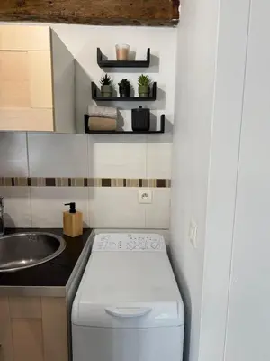 Cuisine ou kitchenette dans l'établissement Le Grand Studio De Septeuil 27m2