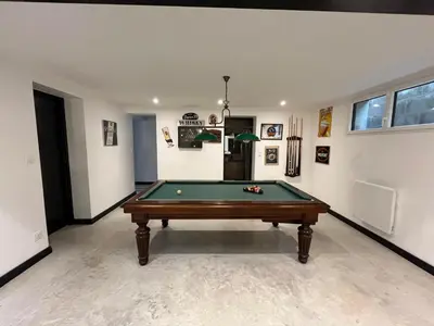Salle de jeux dans l'établissement Suite Evasion - Jaccuzzi et petit déjeuner