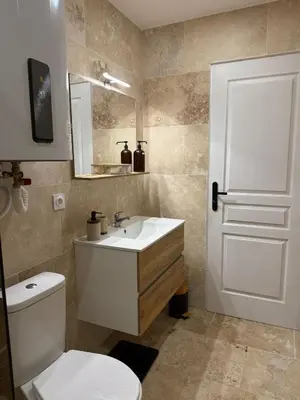 Salle de bains dans l'établissement Le Prestige - Spacieux T3 Neuf et Lumineux