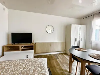 Télévision ou salle de divertissement dans l'établissement Le Fatio - Studio Terrace - WiFi - 2 people