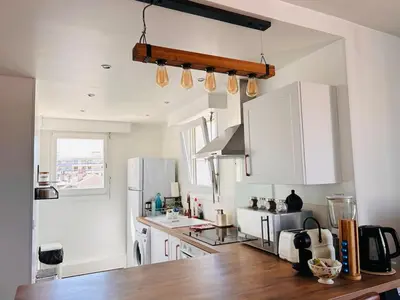 Cuisine ou kitchenette dans l'établissement Bel appartement, proche gare, Poissy- Ouest Paris